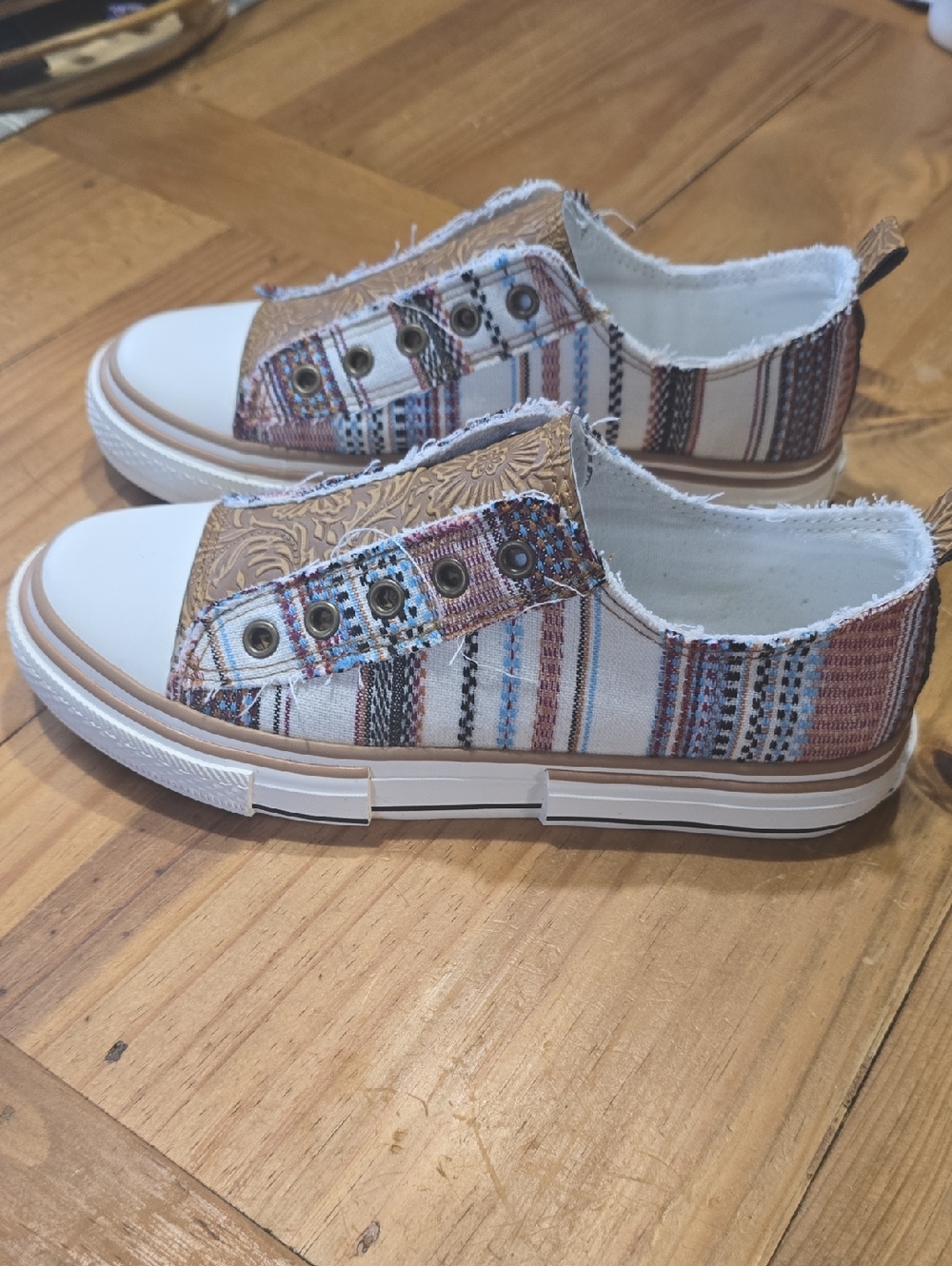 Women's Size 7 Boho Patchwork Slip-On Sneakers in Multi Color - Picture 3 of 5